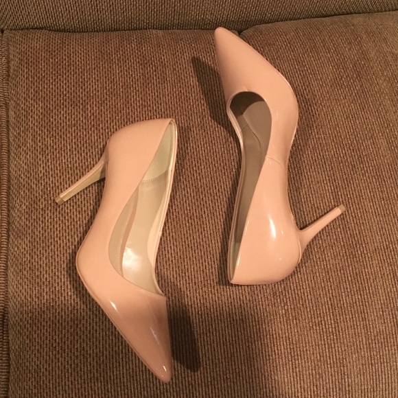 SOLD! STEVE MADDEN LATITUDE PUMPS - Picture 3 of 5